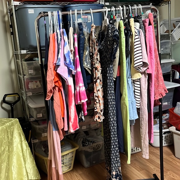 Let's hang out Wed! My place! Low Starting Bids! Some Items not in my Closet! - Picture 6 of 6